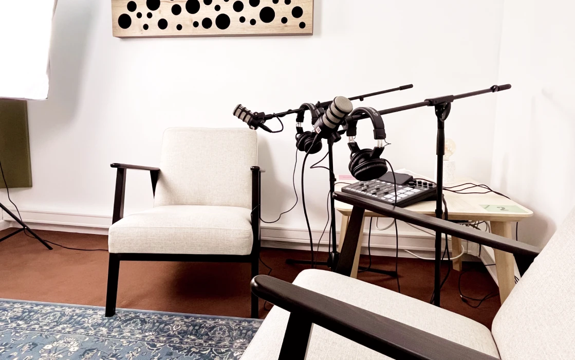 Photo d'illustration #2 du Studio 3 - Interview duo - Bastille de type Studio de podcast dans la ville Paris