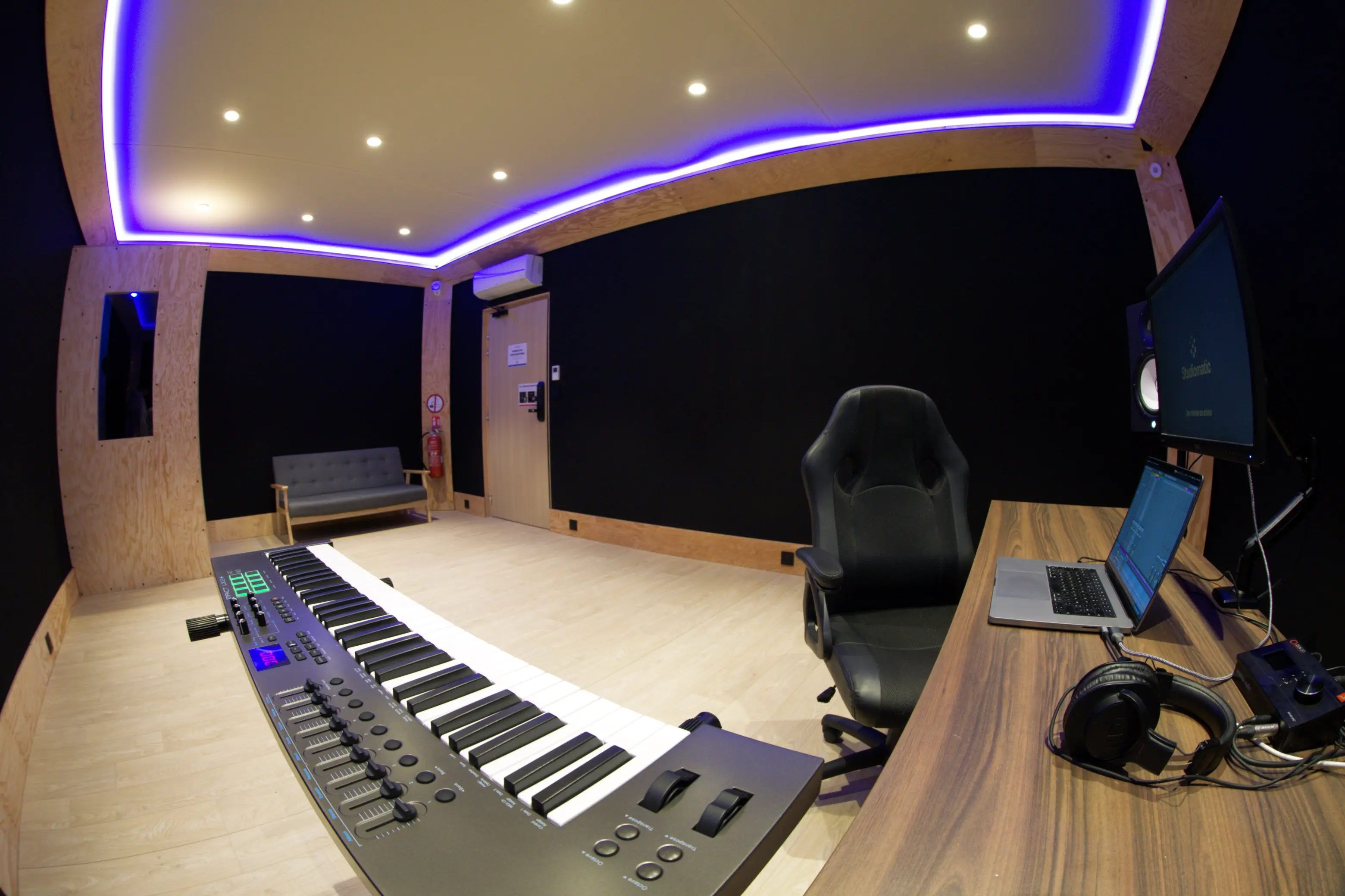 Photo d'illustration #0 du Studio 5 - Carrefour Pleyel de type Studio d'enregistrement dans la ville Saint-Denis